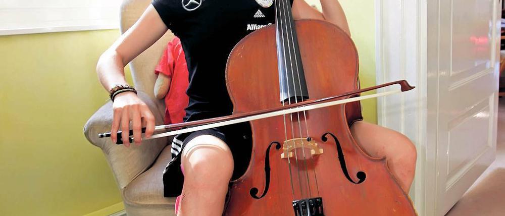 Reich an Talenten. Turbine-Stürmerin Pauline Bremer lebt ihre Leidenschaften nicht nur auf dem Fußballplatz, sondern auch in der Musik aus. Schon als Junioren-Auswahlspielerin fand sie Ausgleich am Cello.