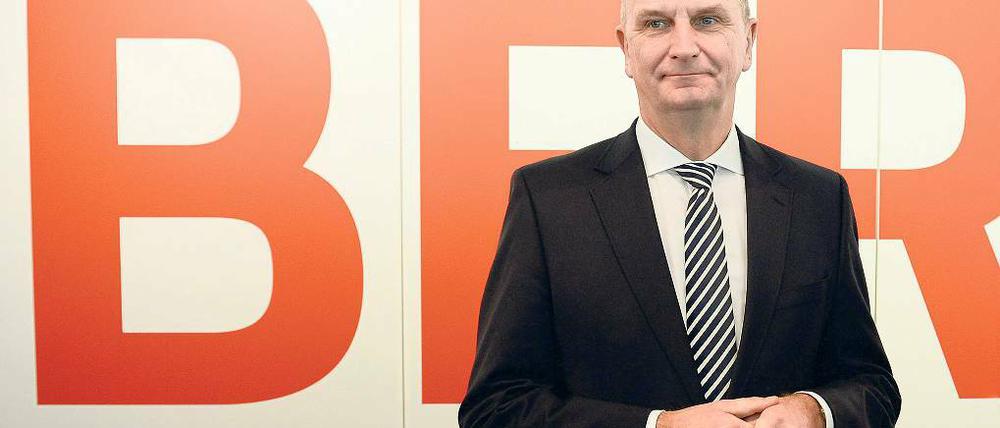 Rein oder nicht rein? Ministerpräsident Dietmar Woidke (SPD) schließt eine grundlegende Reform des BER-Flughafen-Aufsichtsrates nicht aus, wie sie Brandenburgs Landesrechnungshof gefordert hat.