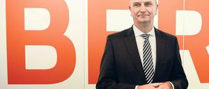 Rein oder nicht rein? Ministerpräsident Dietmar Woidke (SPD) schließt eine grundlegende Reform des BER-Flughafen-Aufsichtsrates nicht aus, wie sie Brandenburgs Landesrechnungshof gefordert hat.