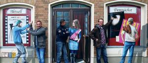 Werbung für die Filmstadt. Das erfolgreiche Art-EFX-Trio Markus Ronge, Christian Hipp und Ronny Bellovic (v.l.) an ihrem Trafohäuschen in der Großbeerenstraße.