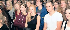 Glückliche Mienen. Diese jungen Menschen studieren ab sofort an der Universität Potsdam. Sie hatten Glück, denn auf einen Platz kamen acht Bewerber.
