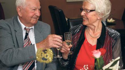Lebenslustig. Elfriede und Heinz Schöneberg feiern Diamantene Hochzeit