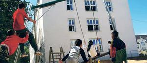 Falscher Eindruck. Sie spielen, lachen und toben herum – das, was so unbeschwert wirkt, ist es vielleicht gar nicht. Ein Filmprojekt in Teltow mit Flüchtlingskindern zeigt, wie sehr ihnen ihre Fantasie hilft, um die Fluchterlebnisse zu verarbeiten.