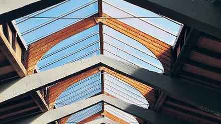 In dieser Halle wird das Licht nicht alle. Erich Mendelsohn bezeichnete das Gebäude als sein „bestes Werk“. Experten sehen darin sogar ein Weltdenkmal für Expressionismus.