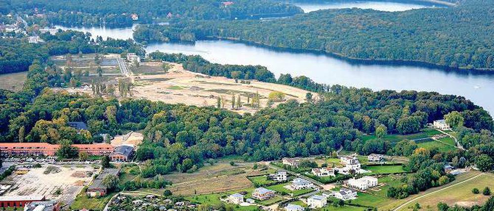 Entwicklungspotenzial. Auf vier Seiten präsentiert die Stadt den Campus des Software-Milliardärs und Potsdam-Mäzens Hasso Plattner am Jungfernsee. Dort geht es um weitere Gewerbeflächen von bis zu 24 000 Quadratmeter und Wohnhäuser.