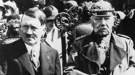 Perfekte Inszenierung? Adolf Hitler und Paul von Hindenburg.