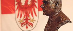 Abguss. Die Braun-Büste ist eine Replik, das Original steht in Berlin.
