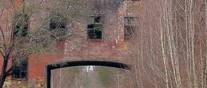 Dem Verfall preisgegeben. Seit 1994 werden die historischen Gebäude auf dem ehemaligen Kasernengelände nicht mehr genutzt. Die Stadt will sie denkmalgerecht sanieren lassen und Wohnungen unterbringen. Doch die Besitzverhältnisse sind noch ungeklärt.