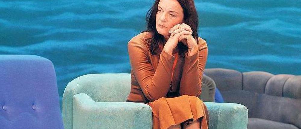 Sie weiß, dass sie büßen muss. Alice Harper (Andrea Thelemann) hat in ihrer Jugend aus Idealismus ein Verbrechen begangen. Nun spürt sie, dass die Wahrheit sie einholen wird.
