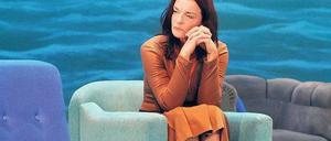 Sie weiß, dass sie büßen muss. Alice Harper (Andrea Thelemann) hat in ihrer Jugend aus Idealismus ein Verbrechen begangen. Nun spürt sie, dass die Wahrheit sie einholen wird.