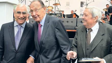 In alter Vertrautheit. Der frühere Bundesfinanzminister Theo Waigel (CSU), der frühere Außenminister Hans-Dietrich Genscher (FDP) und der frühere Staatsminister Ungarns, Imre Pozsgay, erinnern sich in der Villa Schöningen an den 25. Jahrestag der Grenzöffnung.
