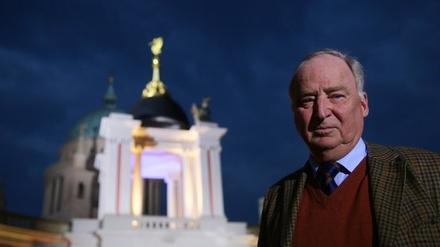 Vor dunklem Hintergrund: Brandenburgs AfD-Chef Alexander Gauland.