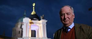 Vor dunklem Hintergrund: Brandenburgs AfD-Chef Alexander Gauland.
