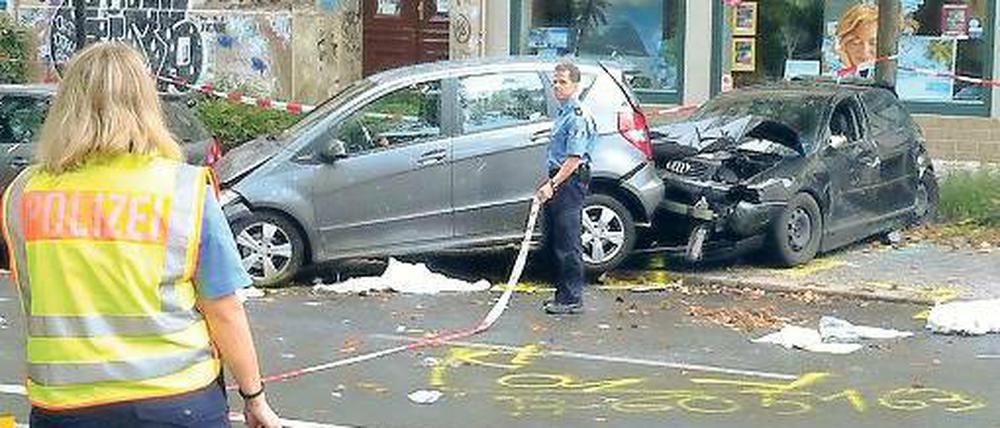 Heftiger Knall. Die Polizei sicherte penibel alle Unfallspuren.