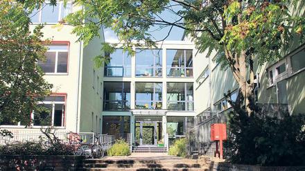 Ort zum Lernen. Gebaut als Lenin-Oberschule wird in der Gesamtschule in der Lindenstraße seit 20 Jahren unter dem Namen des französischen Philosophen Voltaire gelernt. 920 Schüler von der 5. bis zur 13. Klasse besuchen die Schule heute. Beim Hoffest soll noch einmal zurückgeblickt, aber vor allem gefeiert werden.