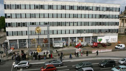 Das Rechenzentrum soll weg, die Garnisonkirche dafür wieder hin: Die Breite Straße in Potsdam.