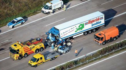 Gefährlich. Im Transporter waren 30 000 Liter explosives Lösungsmittel.