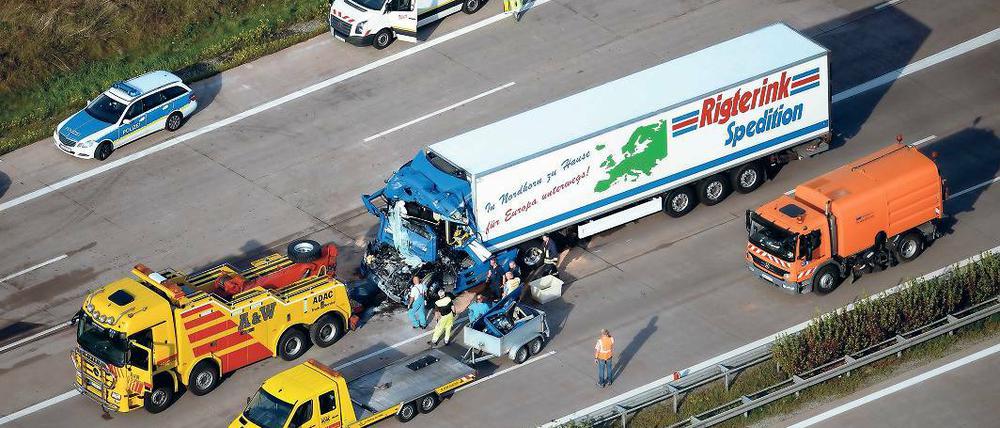 Gefährlich. Im Transporter waren 30 000 Liter explosives Lösungsmittel.