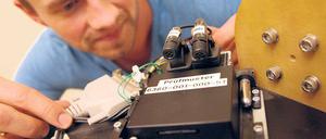 Auf dem Prüfstand. Der kleine schwarze Kasten heißt „Ecobart“, seine Sensoren registrieren falsches Fahrverhalten.