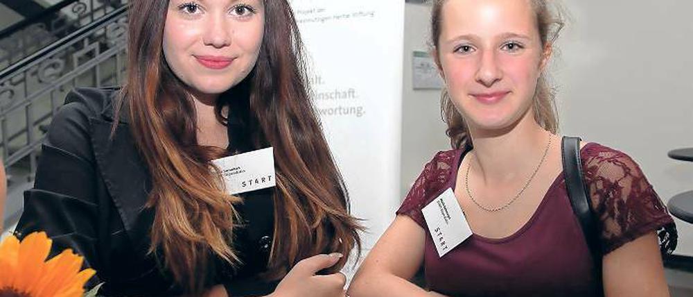 Ausgezeichnet. Doina (l.) und Maria bekommen ein Stipendium.