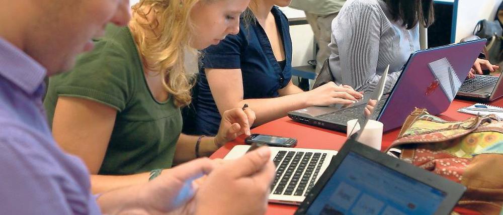 Geballte Informationen. Nachwuchsjournalisten aus 20 Ländern haben beim M100-Mediengipfel in Potsdam gelernt, wie man riesige Datenmengen verarbeitet und sie in sinnvolle Zusammenhänge setzt.