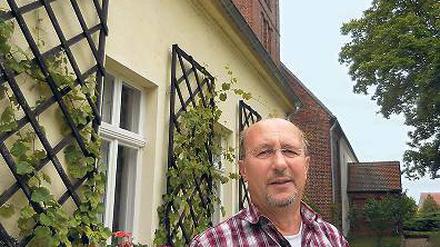 Erhöhter Seelsorgebedarf. Die evangelische Kirche hat Mathias Berndt mit einer Sonderpfarrstelle nach Atterwasch in der Lausitz geschickt.