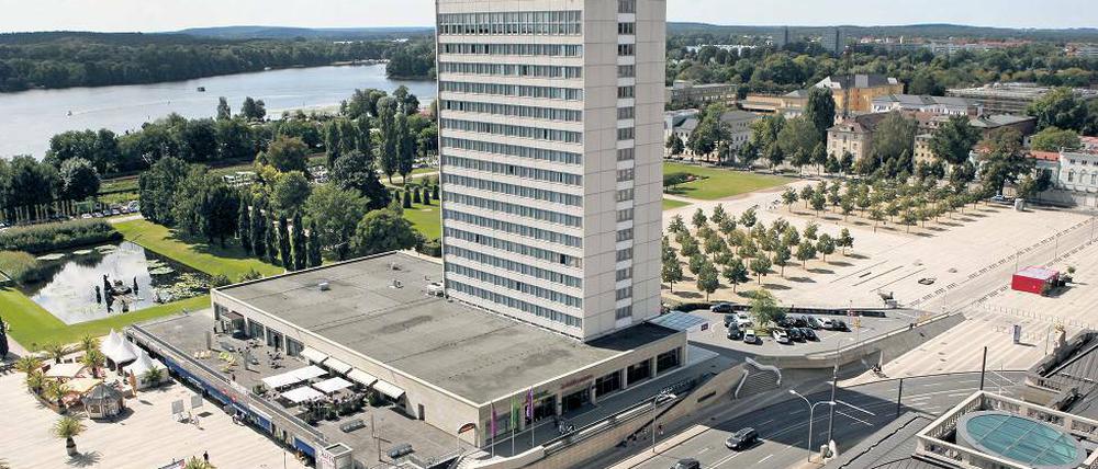 Das Mercure-Hotel, im Hintergrund der Lustgarten