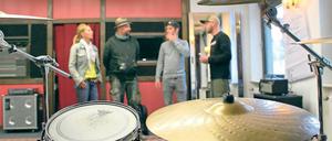 Zwischen Musik und Kunst. In den ehemaligen Räumen des Berufsbildungswerkes gibt es nicht nur vier Ateliers von Künstlern und eine Zeichenschule, sondern auch Proberäume für Bands und demnächst eine Auftrittsmöglichkeit.