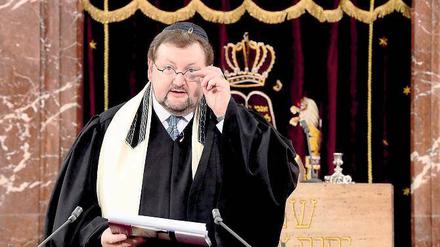 Über den Tellerrand schauen. Walter Homolka will weltoffene Rabbiner ausbilden. Das sei in einer pluralistischen Gesellschaft eine Grundvoraussetzung für die Ausübung eines geistlichen Amtes.