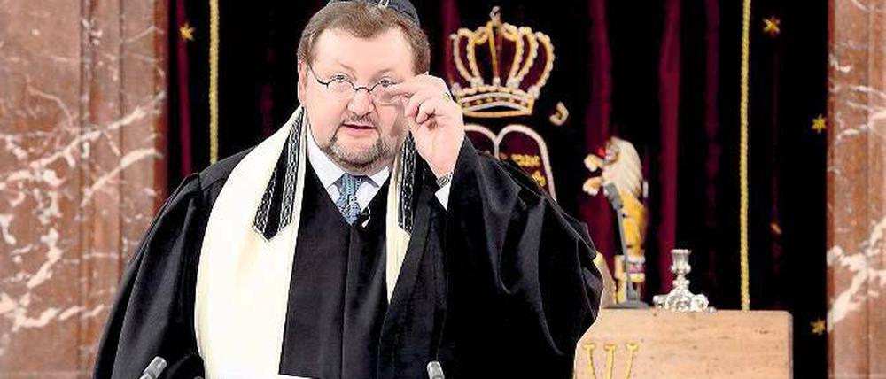 Über den Tellerrand schauen. Walter Homolka will weltoffene Rabbiner ausbilden. Das sei in einer pluralistischen Gesellschaft eine Grundvoraussetzung für die Ausübung eines geistlichen Amtes.