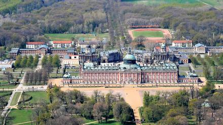 Mögliche Kulisse für die Spiele. Vor dem Neuen Palais könnten die Dressurreiter ihren Auftritt haben, hier eine Herbst-Ansicht des Schlosses.