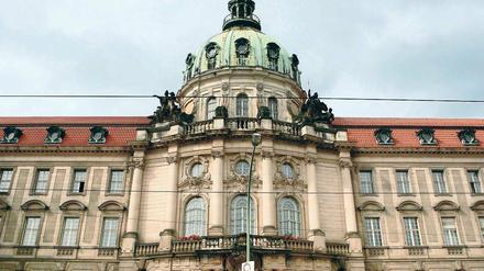 Monumental, aber marode. Das Potsdamer Stadthaus in der Friedrich-Ebert-Straße ist Sitz eines Teils der Stadtverwaltung. Das Bauwerk ist innen und außen sanierungsbedürftig. Doch die Stadt hat keine Mittel, um die nötigen Arbeiten zu bezahlen.