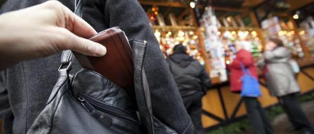 Nicht nur auf Weihnachtsmärkten unterwegs: Taschendiebe.