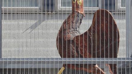 Ein Hahn hinter Gittern? Die Wetterfahne der Garnisonkirche.