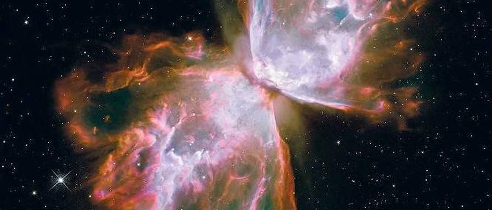 Unerwartete Ausblicke. Die Beobachtung des Universums durch Gravitationswellen wird der Forschung ganz neue Türen aufstoßen. Physiker erwarten einen völlig neuen Blick auf das Weltall (hier eine Gaswolke im Planetennebel NGC 6302).