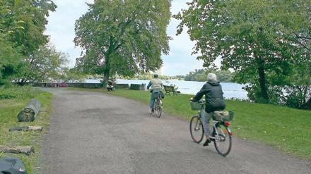 Asphalt statt Sand: Der Uferweg am Templiner See wird saniert.