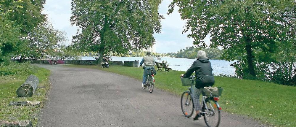 Asphalt statt Sand: Der Uferweg am Templiner See wird saniert.