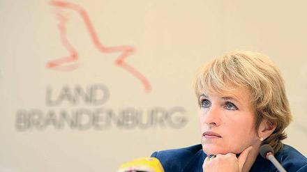 Mehr oder weniger als vorher? Brandenburgs Bildungsministerin, Martina Münch (SPD), hält offenbar nicht viel von einfachen Rechenaufgaben – zumindest nicht, wenn es um die Zahl der Lehrer im Land geht.