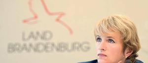 Mehr oder weniger als vorher? Brandenburgs Bildungsministerin, Martina Münch (SPD), hält offenbar nicht viel von einfachen Rechenaufgaben – zumindest nicht, wenn es um die Zahl der Lehrer im Land geht.