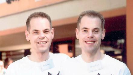 Unverkennbar Zwillinge. Die Brüder Andreas (l.) und Christian Bergel organisieren seit zwölf Jahren regelmäßig ein großes Zwillingstreffen. An diesem Samstag findet es zum ersten Mal in Potsdam statt.