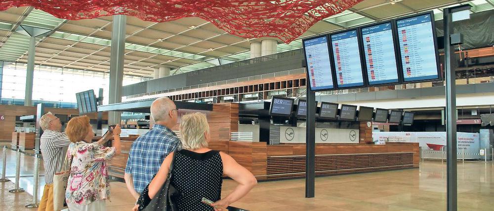 Klein, aber fein. Zumindest fotogen scheint der neue Flughafen zu sein. Das fanden vor Kurzem wenigstens die Besucher des BER-Konzerts. Aber ist er auch groß genug?