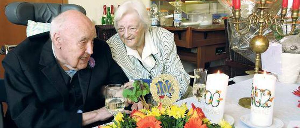 Jubilare. Karlheinz Hesener wurde gestern 102 Jahre alt, seine Frau am Sonntag 100.