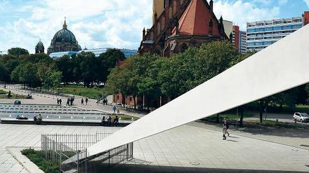 Am Brunnen vor dem Turme. Rund um den Berliner Fernsehturm ist noch viel Platz für Ideen. Doch das Areal umzugestalten braucht Zeit.