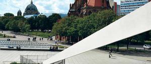Am Brunnen vor dem Turme. Rund um den Berliner Fernsehturm ist noch viel Platz für Ideen. Doch das Areal umzugestalten braucht Zeit.