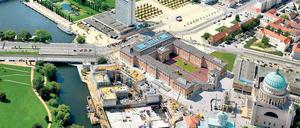 Die Mitte von oben. An der Alten Fahrt sind die Stockwerke des Humboldtquartiers und die benachbarten Palazzi Pompei und Chiericati schon aus den Baugruben gewachsen. Beim Palast Barberini ist man noch nicht so weit.