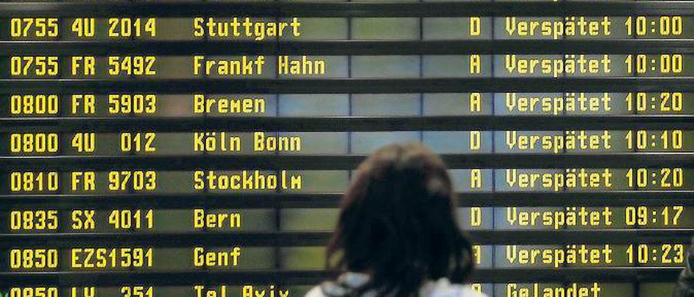 Mit Verspätung? Den genauen Termin für die BER-Eröffnung will der Aufsichtsrat Ende dieses Jahres bekannt geben. Auch auf dem Flughafen Schöefeld kann es Verspätungen geben – hier allerdings im Flugbetrieb (Bild).