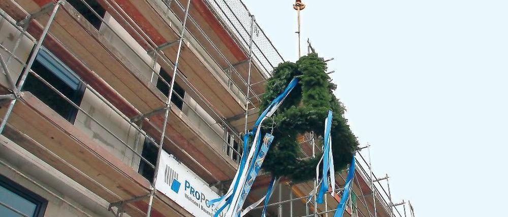 Fix gebaut. Richtfest nur drei Monate nach der Grundsteinlegung.