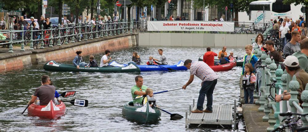 Ungewohntes Bild: Der Potsdamer Stadtkanal mit Wasser.