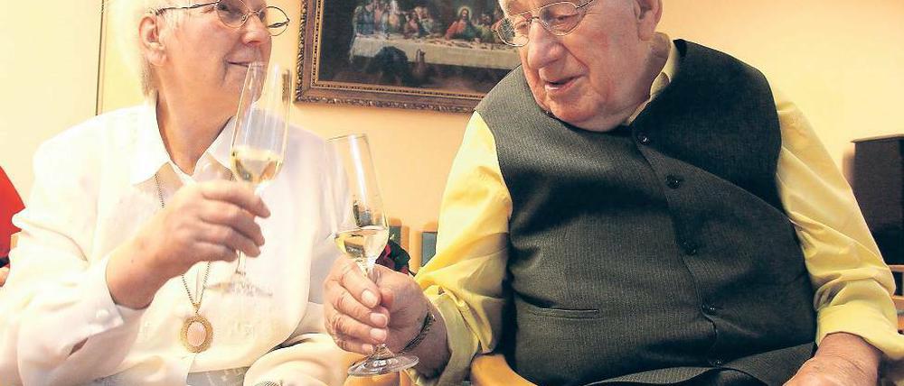 Mit Briefen fing es an. Hans und Rosa Peuten sind 65 Jahre verheiratet.