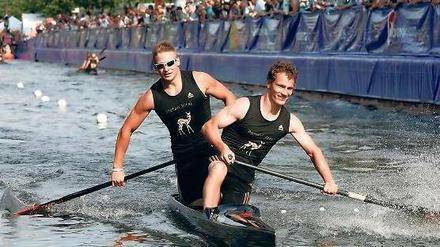 Nass. Beim Kanalsprint zeigen sich Spitzensportler in Aktion.
